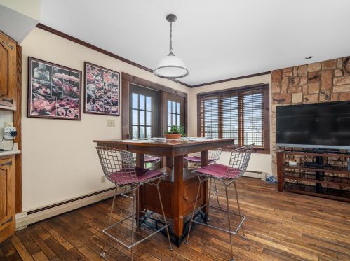 313 Cleveland Ave, Manitowoc WI 54220-2920 exterior