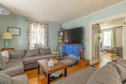 211 Woodbridge St, Manchester CT 06042-2346 exterior