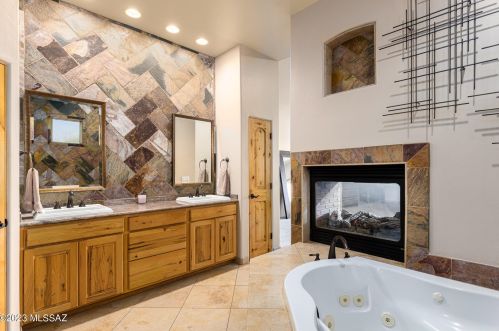 4421 Pontatoc Rd, Tucson AZ 85718-6750 exterior