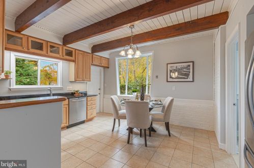 5837 Biscayne Dr, Alexandria VA  22303-1925 exterior