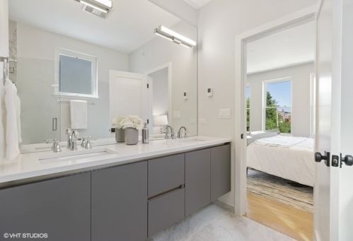 715 48th St, Chicago IL 60609-1803 exterior