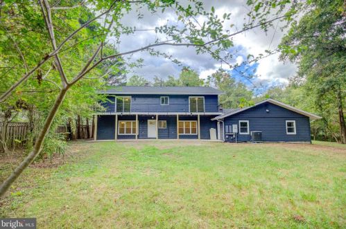 8901 Linton Ln, Alexandria VA 22308-2438 exterior