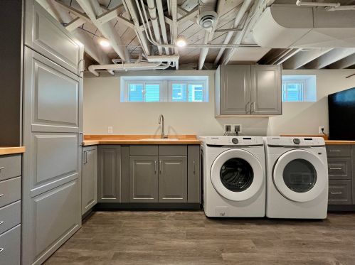 4532 Newhall St, Milwaukee WI 53211-1527 exterior