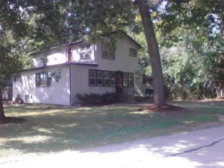 26633 Elmwood Ave, Volo, IL 60041-9240