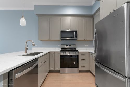 2945 Milwaukee Ave, Chicago, IL 60618-7423