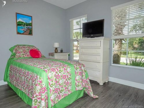 9780 Lindale Trace Blvd, Fort Pierce FL  34987-2411 exterior