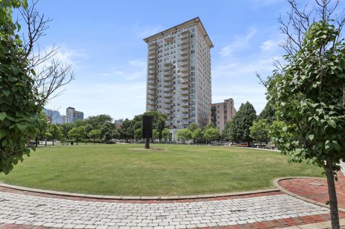 1313 Franklin Pl, Milwaukee WI 53202-2980 exterior