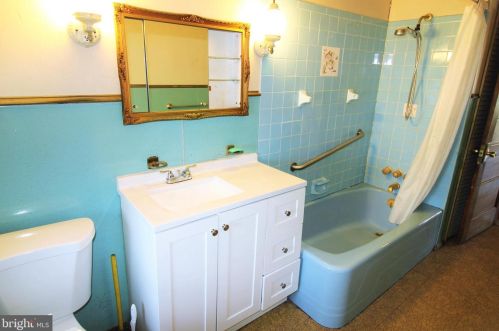 352 Johnson St, Philadelphia PA 19138-1110 exterior