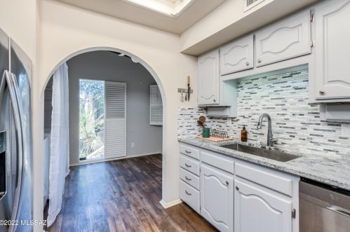 556 Dodge Blvd, Tucson AZ  85716-5162 exterior