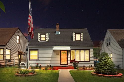 8028 Lisbon Ave, Milwaukee WI 53222-3825 exterior