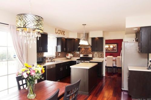 16 Highland Ave, Ellington CT 06029-3796 exterior