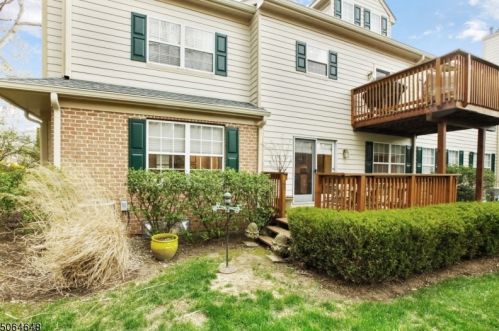 31 Davenport Pl, Morristown NJ 07960-6573 exterior