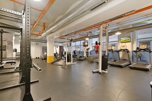 500 Clinton St, Chicago IL  60607-4301 exterior