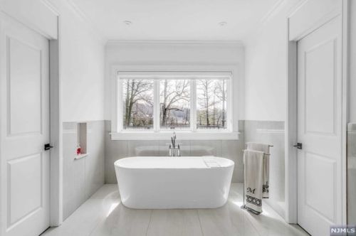 19 Duck Pond Rd, Demarest NJ  07627-2305 exterior