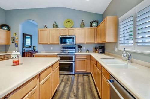 2121 Fairmont Ln, Naples FL 34120-4575 exterior