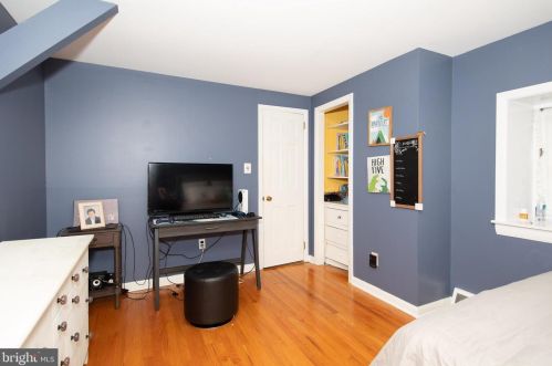 2367 Vly Rd, Huntingdon Valley PA 19006-6007 exterior