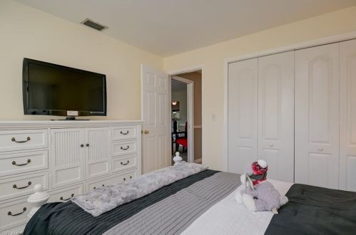 805 97 Ave, Naples FL 34108-2284 exterior