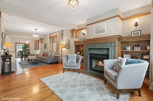 1474 Grace St, Chicago, IL 60613-2833