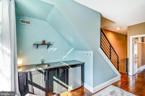 1222 Catharine St, Philadelphia PA 19147-2627 exterior