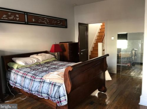 912 Catharine St, Philadelphia PA 19143-2624 exterior