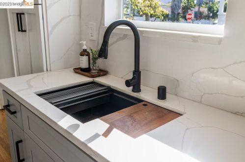 1307 Haskell St, Berkeley CA 94702-2415 exterior