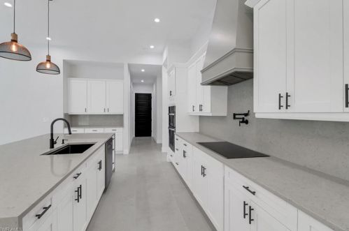 739 23 St, Naples FL 34117-1829 exterior