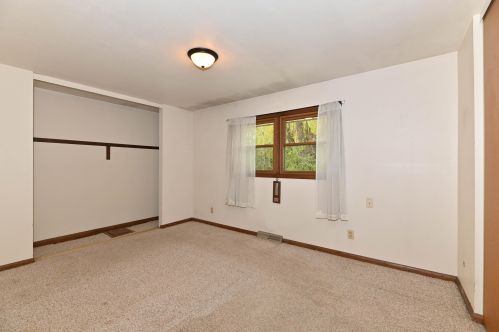 4870 37th St, Milwaukee WI  53221-2570 exterior