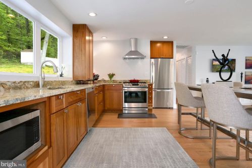 1228 Morningside Ln, Alexandria VA 22308-1042 exterior