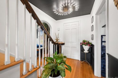 616 Poquonock Ave, Windsor CT  06095-2204 exterior