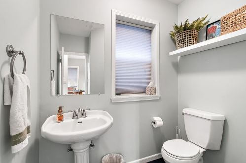 2147 Shakespeare Ave, Chicago IL 60647-3217 exterior