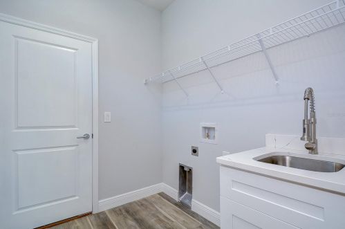 2710 Braddock St, Tampa FL  33607-6828 exterior