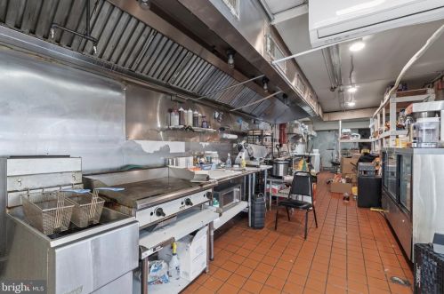 1336 Girard Ave, Philadelphia PA 19122-4212 exterior