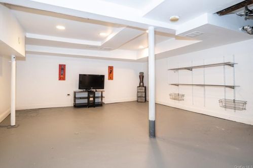 81 Beechwood Ave, Mount Vernon NY 10553-1302 exterior