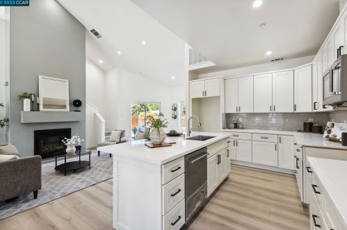 1711 Berrywood Dr, Concord CA 94521-2142 exterior