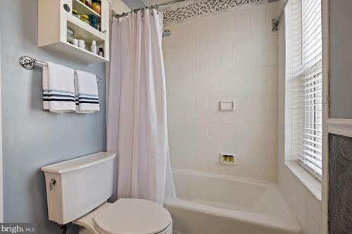 212 E St, Washington DC  20002-4923 exterior