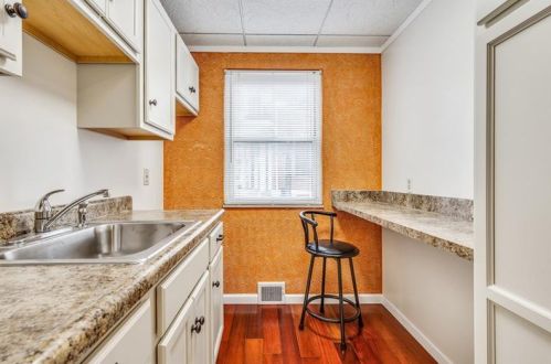 502 Main St, Pittsburgh PA 15220-5102 exterior