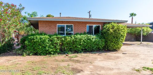 7017 Calle Orion, Tucson AZ  85710-5451 exterior