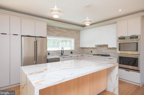 6627 Lincoln Dr, Philadelphia PA exterior