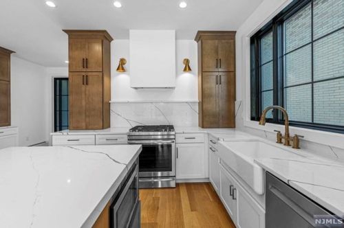 380 Lincoln Ave, Cliffside Park NJ 07010-1822 exterior