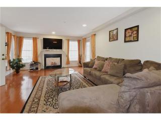 104 Chariot Ct, Piscataway NJ  08854-6669 exterior