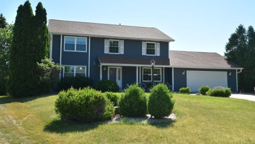 3972 96th St, Milwaukee, WI 53228-2165