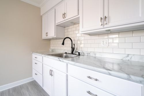 7848 Palmetto Ave, Milwaukee, WI 53218-3750