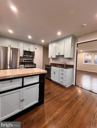 6949 Westhampton Dr, Alexandria VA 22307-1527 exterior