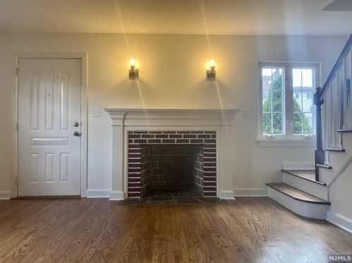 70 Liberty Pl, Palisades Park NJ  07650-1321 exterior