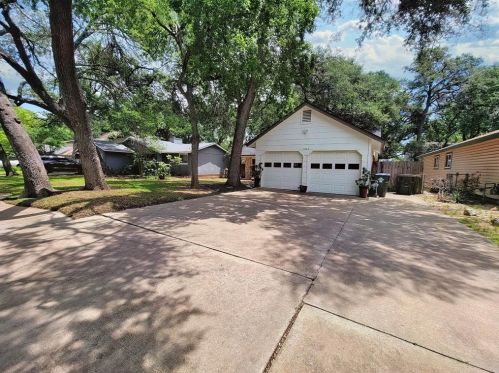 9733 Anderson Village Dr, Austin TX  78729-2701 exterior