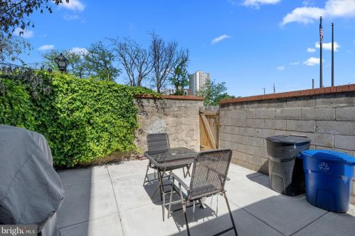 1118 2nd St, Philadelphia PA 19133-0033 exterior