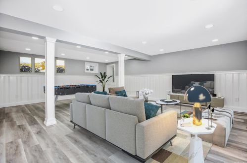 27 Larry Dr, Commack NY 11725-3327 exterior