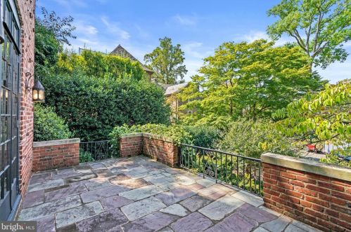 2446 Kalorama Rd, Washington DC 20008-1625 exterior