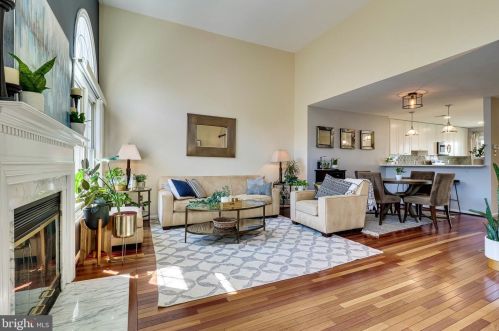 7041 Chesley Search Way, Alexandria VA 22315-4754 exterior