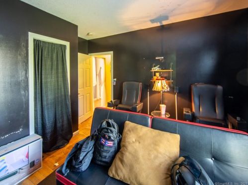 28 Hollister St, Manchester CT 06042-3532 exterior